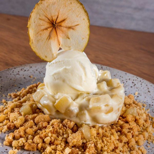 apple-crumble-desserts-la-birreria-cumbaya