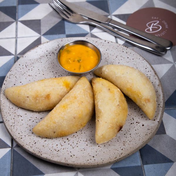 empanadas-de-morocho-appetizers-to-share-la-birreria-cumbaya