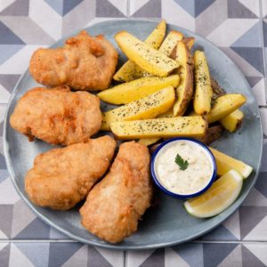 fish-and-chips-essentials-la-birreria-cumbaya